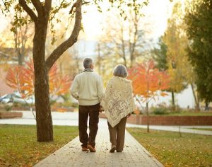 Avantages de la marche à pieds pour personnes âgées
